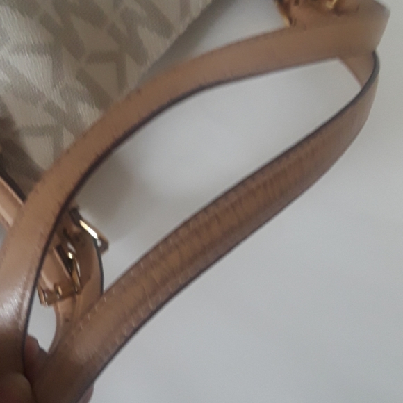 Authentic Michael Kors Handbag - Picture 6 of 8